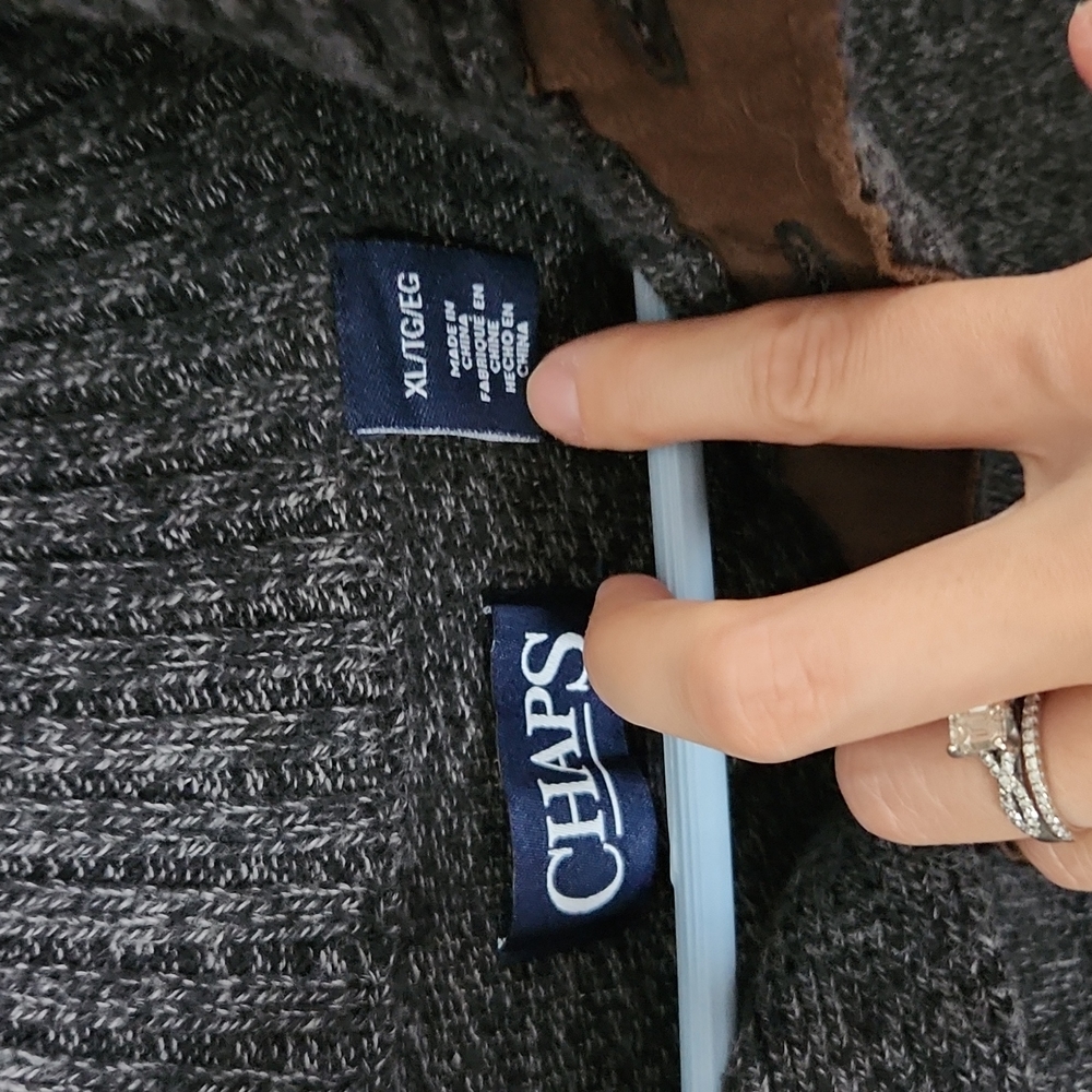 sweater - Picture 3 of 5